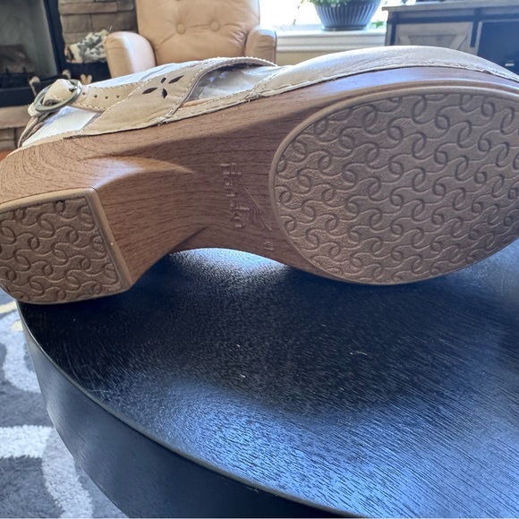 Women’s Dansko Tan Leather Slingback Clog with Floral Cutouts - Picture 3 of 9